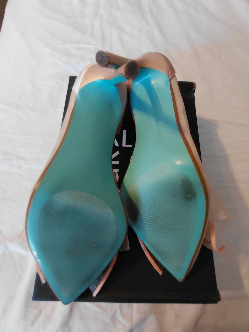 Betsey Johnson Blush Pink Pointed Toe Heels with Tulle Bow - Picture 4 of 4